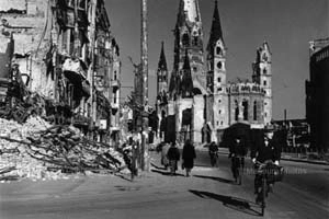 Andrei Friedmann - Robert Capa