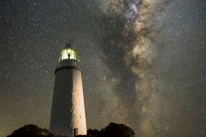  Guardián de la luz'. JAMES STONE